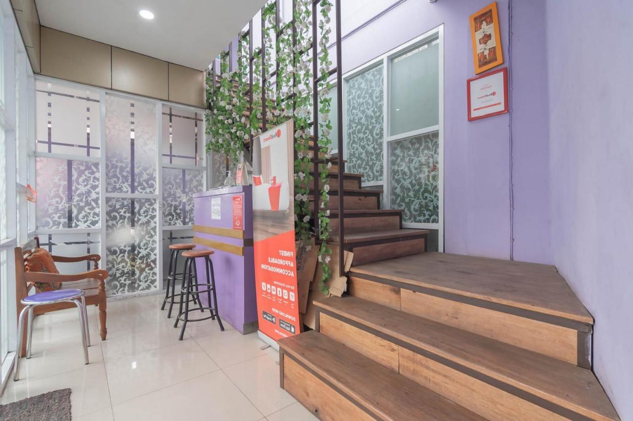 Hotel Reddoorz @ Gatot Subroto Street Bandung 3 Exteriér fotografie