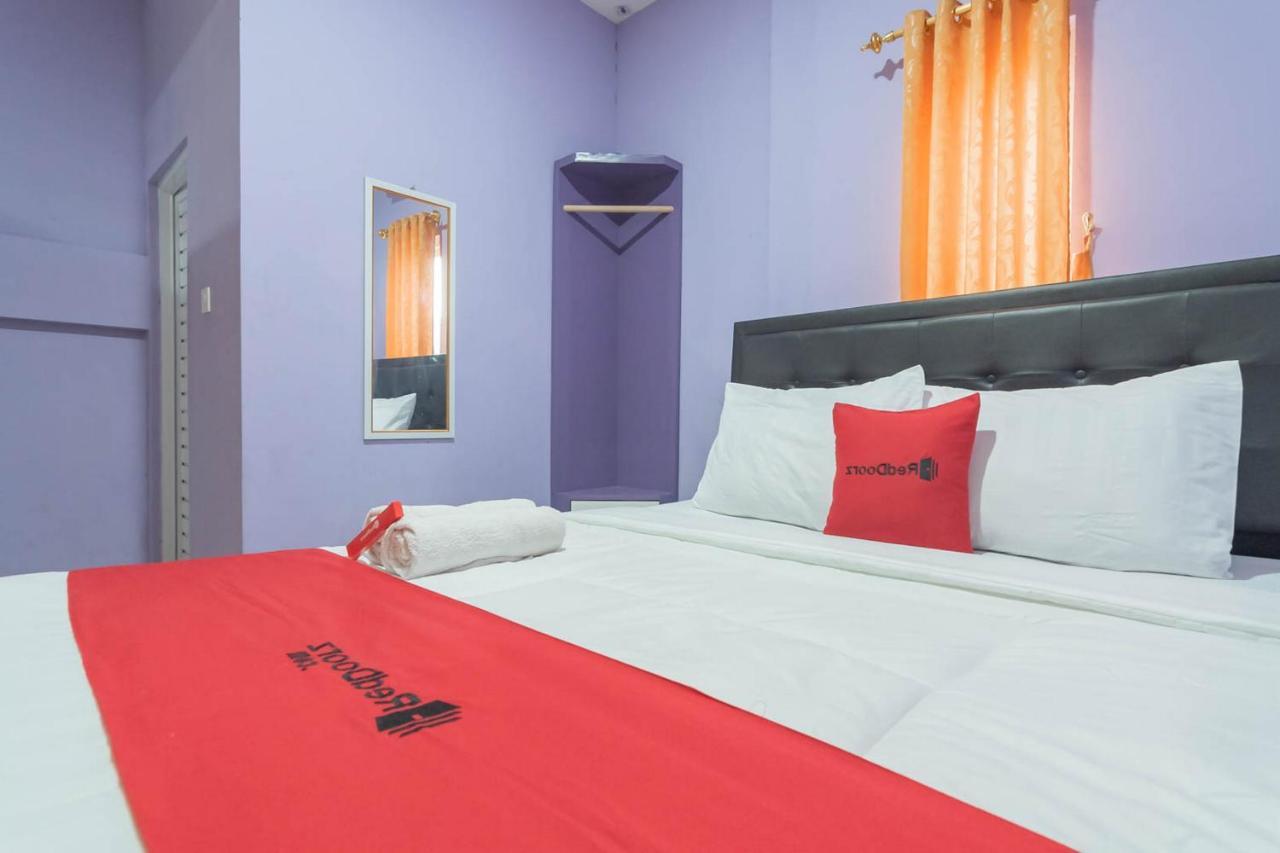 Hotel Reddoorz @ Gatot Subroto Street Bandung 3 Exteriér fotografie