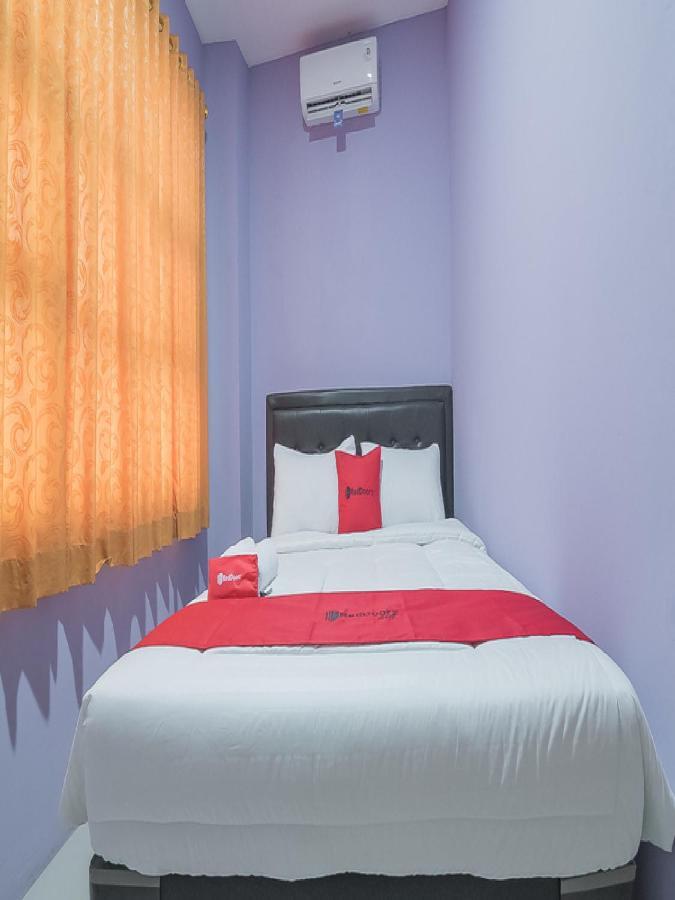 Hotel Reddoorz @ Gatot Subroto Street Bandung 3 Exteriér fotografie