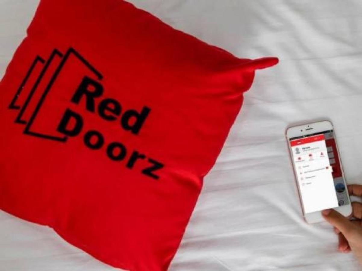 Hotel Reddoorz @ Gatot Subroto Street Bandung 3 Exteriér fotografie